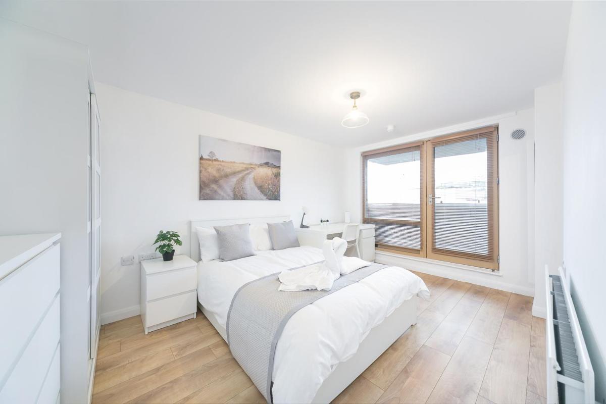 St Pancras Residence 1 BR Flat Sleeps 4 - image 2