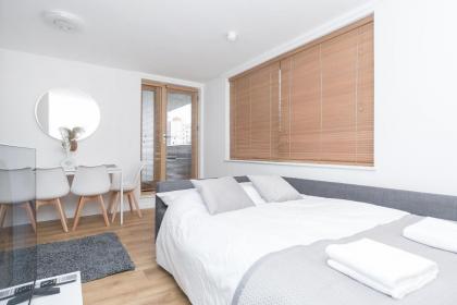 St Pancras Residence 1 BR Flat Sleeps 4 - image 9
