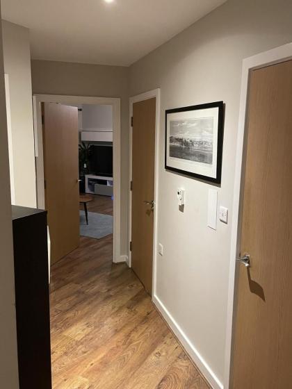 Charming 2-Bed Apartment in Bow London - image 4