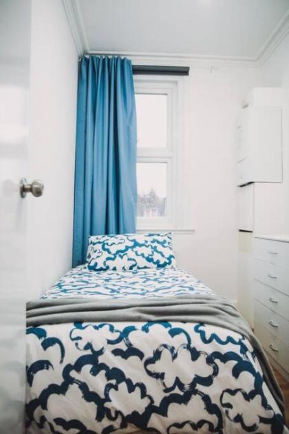 3 bed flat with balcony central - image 7
