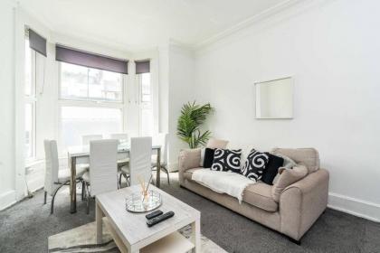 2bed flat west Kensington
