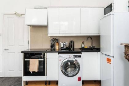 2bed flat west Kensington - image 11