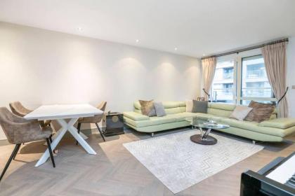 Stylish flat in a posh Chelsea 