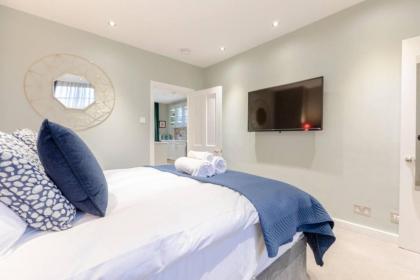 Elegant 1BD Flat in the Heart of Notting Hill! - image 12