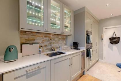 Elegant 1BD Flat in the Heart of Notting Hill! - image 15