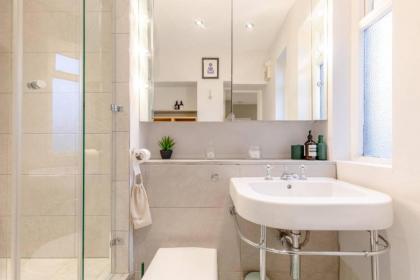 Elegant 1BD Flat in the Heart of Notting Hill! - image 24