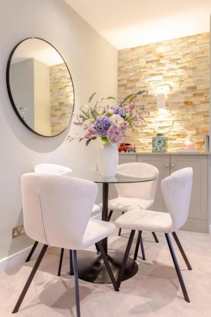 Elegant 1BD Flat in the Heart of Notting Hill! - image 7