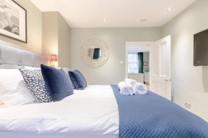 Elegant 1BD Flat in the Heart of Notting Hill! - image 8
