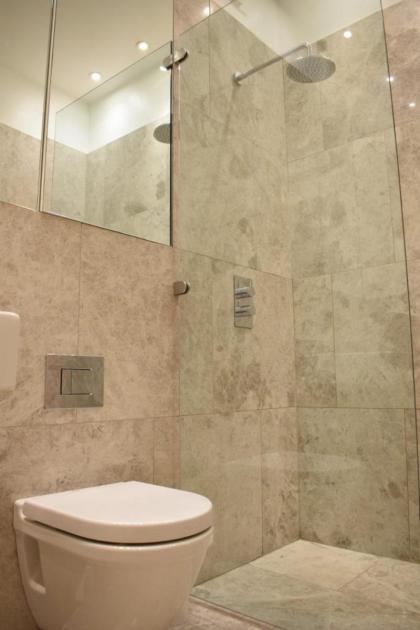 Chic 1BD Flat - 11mins to Holland Park Kensington - image 11
