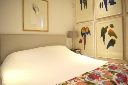Chic 1BD Flat - 11mins to Holland Park Kensington - image 2