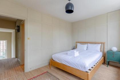 Spacious & Elegant 2BD Victorian Flat - Islington! - image 25