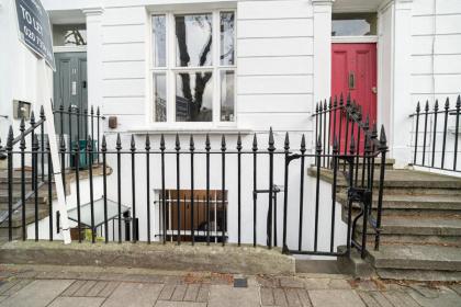One-bed flat Angel Islington - image 12