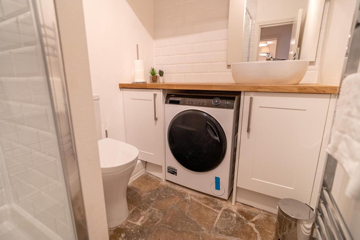 One-bed flat Angel Islington - image 5