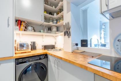 Charming 2BD Hideaway - Caledonian Road Camden! - image 13