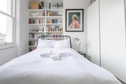 Charming 2BD Hideaway - Caledonian Road Camden! - image 14