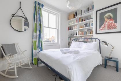 Charming 2BD Hideaway - Caledonian Road Camden! - image 15