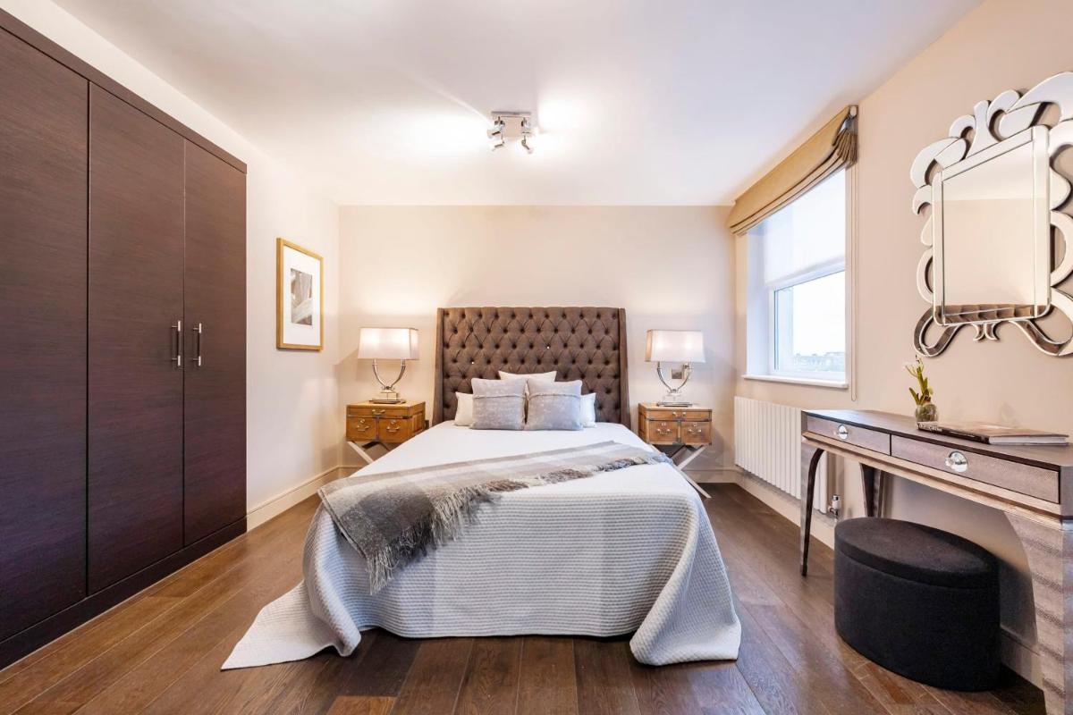 CAMDEN Lux Apartment-Hosted by Sweetstay - image 4