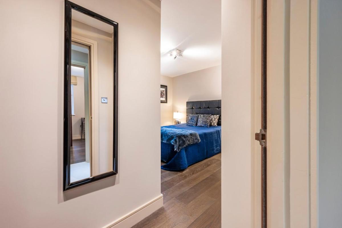CAMDEN Lux Apartment-Hosted by Sweetstay - image 6