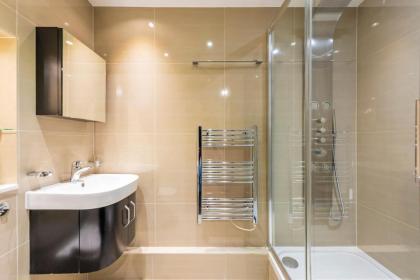 CAMDEN Lux Suite-Hosted by Sweetstay - image 28