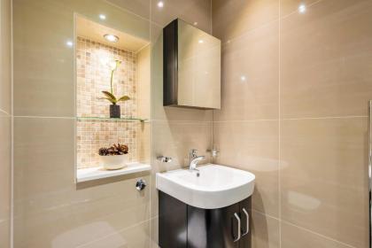 CAMDEN Lux Suite-Hosted by Sweetstay - image 29