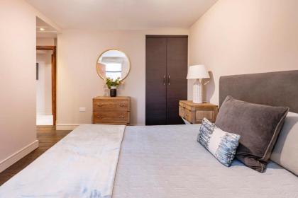 CAMDEN Lux Suite-Hosted by Sweetstay - image 30