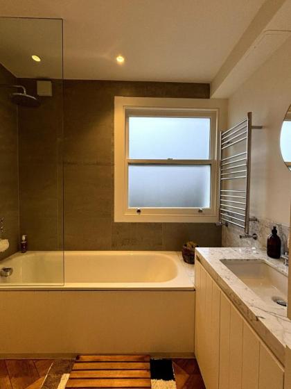 Stunning 1BD Flat - Ladbroke Grove West London! - image 12