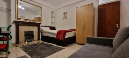 4-Bed Apartment in Central London