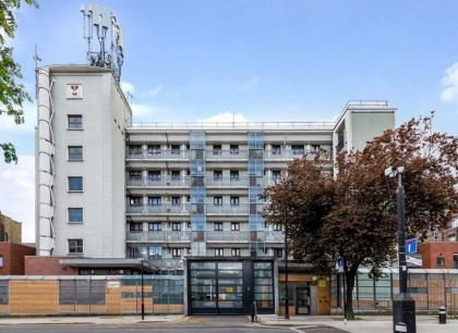 4-Bed Apartment in Central London - image 18