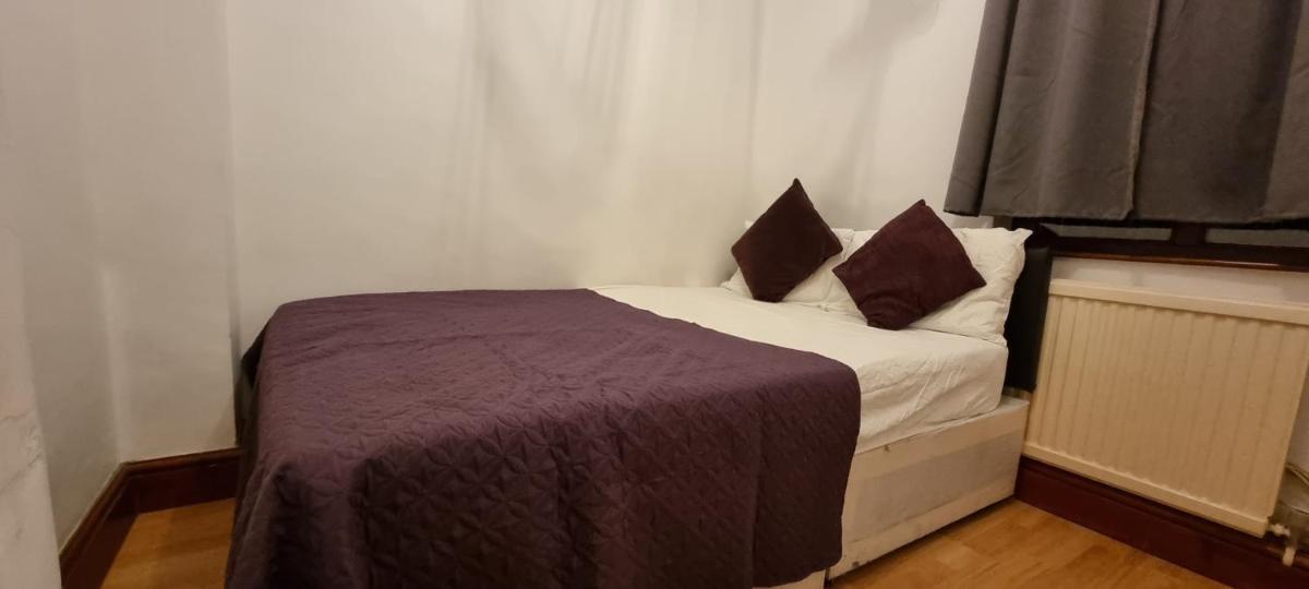 4-Bed Apartment in Central London - image 7