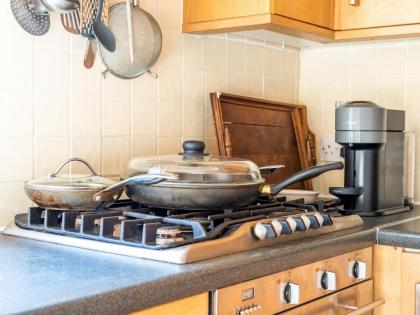 Pass the Keys Medley · Spacious 1bd sleeps 4 great location W Hampstead - image 16