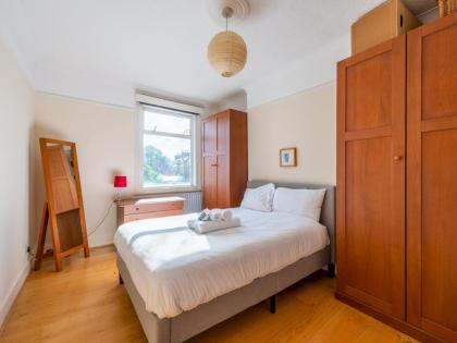 Pass the Keys Medley · Spacious 1bd sleeps 4 great location W Hampstead - image 2
