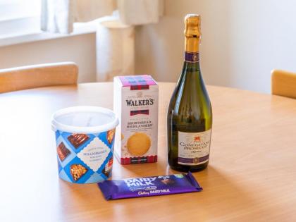 Pass the Keys Medley · Spacious 1bd sleeps 4 great location W Hampstead - image 26
