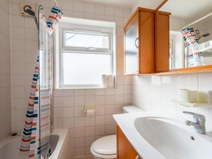 Pass the Keys Medley · Spacious 1bd sleeps 4 great location W Hampstead - image 29