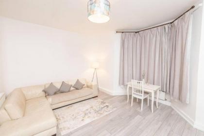 Beautiful 2-Bed Haven In Chelsea