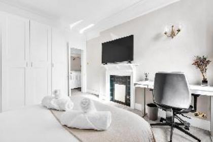 Prime location unique 3 bed flat - image 18