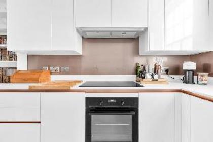 Prime location unique 3 bed flat - image 19