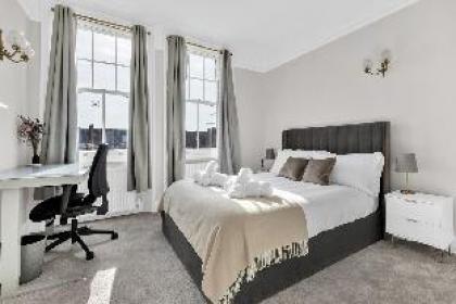 Prime location unique 3 bed flat - image 3