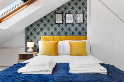 Lavish 1 Bedroom flat next to Arsenal & train - image 15