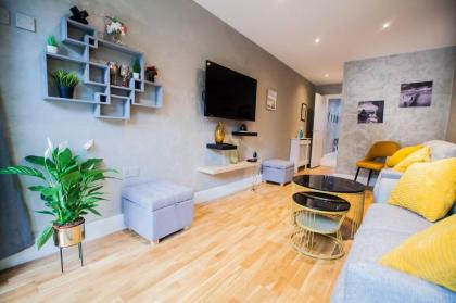 Luxury Fulham 3 bedroom Garden House - image 25