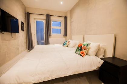 Luxury Fulham 3 bedroom Garden House - image 28