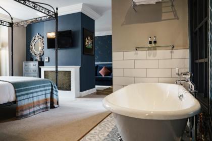 The White Hart Hotel - image 22