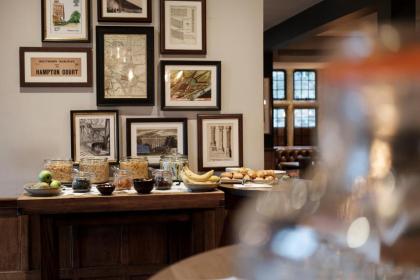 The White Hart Hotel - image 4
