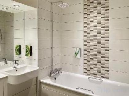 Premier Inn London Docklands (Canning Town) - image 6