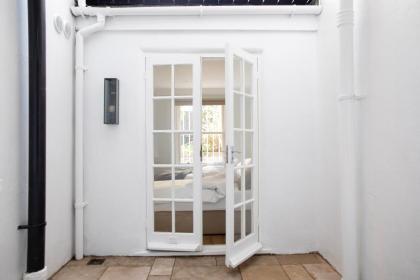 Gulaid House Knightsbridge by Bob W London