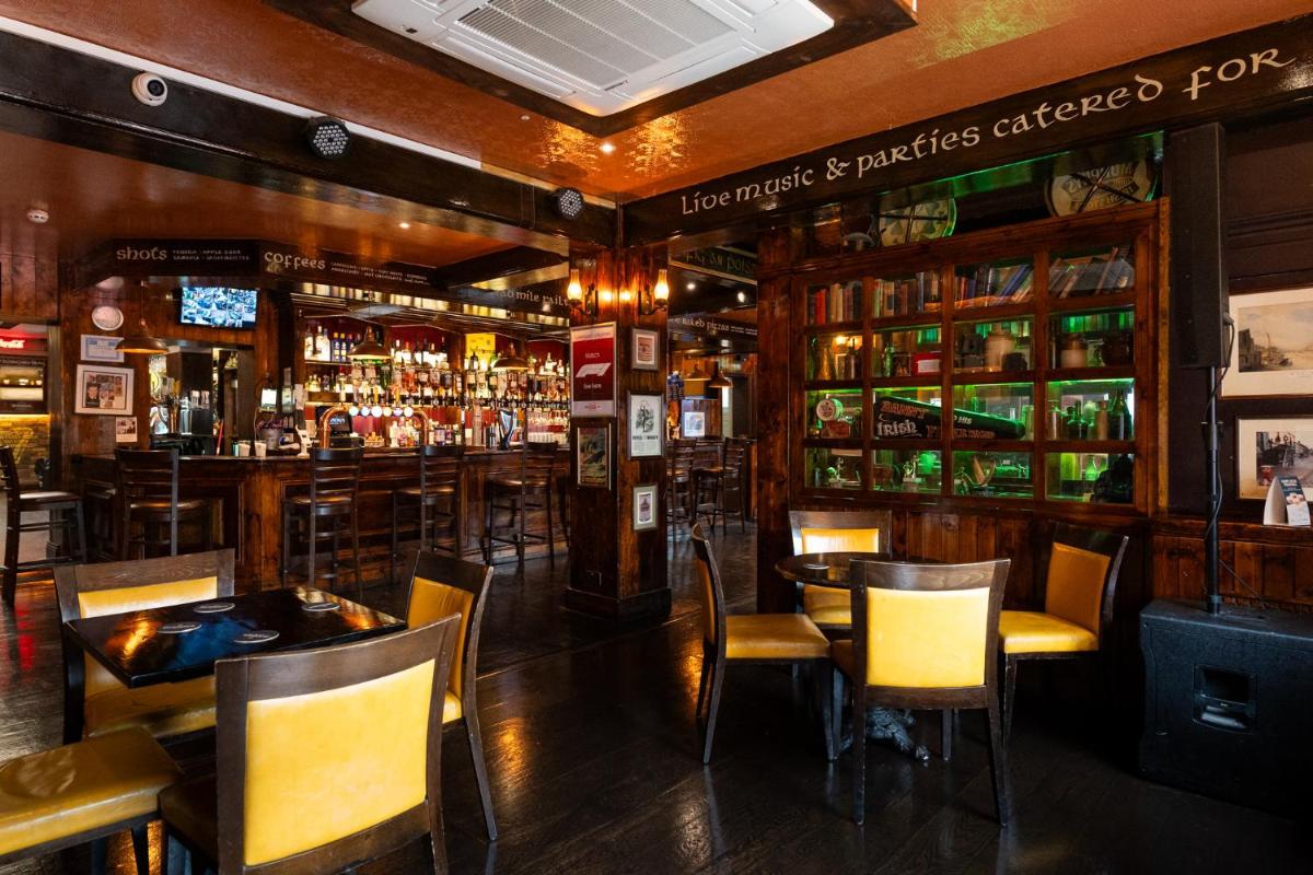 The Hyde - At Dunning's Bar - image 6