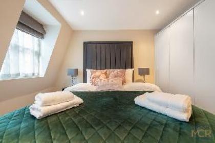 Royal Two Bedroom House in Mayfair - image 10