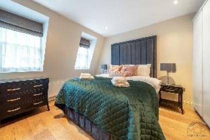Royal Two Bedroom House in Mayfair - image 11