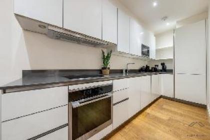 Royal Two Bedroom House in Mayfair - image 12