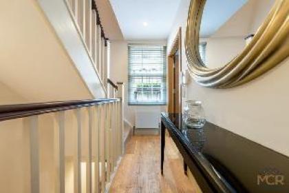 Royal Two Bedroom House in Mayfair - image 13