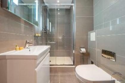 Royal Two Bedroom House in Mayfair - image 17